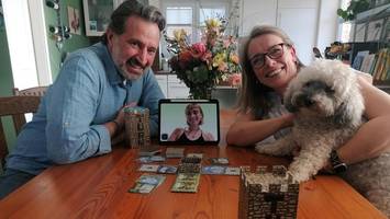 reinbeker familie entwirft kartenspiel – und gründet eigenen verlag