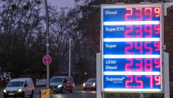 teurer krieg, teurer sprit – aber warum zahlen wir dafür die zeche?