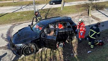 Unfall auf dem Friedrich-Ebert-Damm – Mensch lässt Fahrer schwer verletzt zurück
