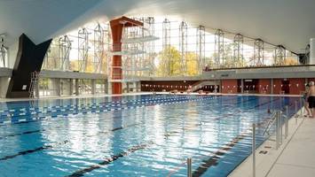 fliesen kaputt, sauna defekt – badegast ist verärgert über alsterschwimmhalle