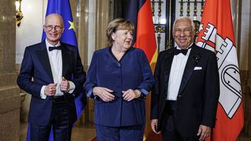 Merkel beim Matthiae-Mahl in Hamburg – der Auftritt der Altkanzlerin in Bildern