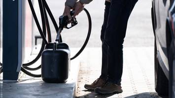 benzinpreise steigen stark – so steuern andere länder in europa die preise