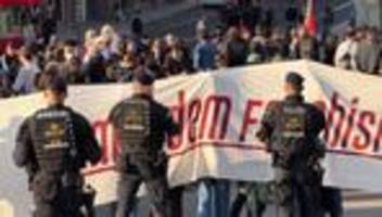 Demonstrationen: Polizei: Gegendemonstranten greifen Beamte in Stuttgart an