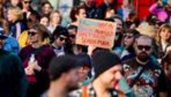 frauenrechte: internationaler frauentag: schäffer äußert sich besorgt