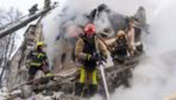 Krieg in der Ukraine: Russische Rakete trifft Haus in Charkiw – Tote und Verletzte