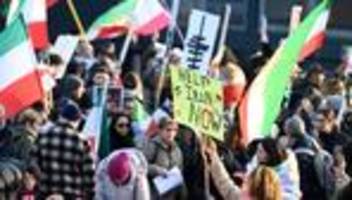 militärschläge: 2.500 teilnehmer bei iran-demos in düsseldorf