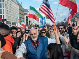 Wieduwilts Woche: Ich würde den Angriff auf Iran ja gern loben – aber darf man das überhaupt in Deutschland?