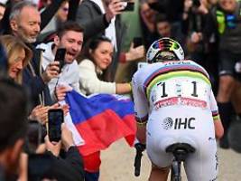 zum vierten mal ganz oben: schotter-könig pogacar stellt mit strade-bianche-sieg rekord auf