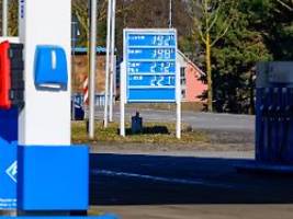 Stark gestiegene Spritpreise: Tankstellenverband wirft Ölkonzernen Raubtierkapitalismus vor