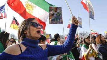 „das mullah-pack muss weg“: hunderte bei iran-demo in berlin