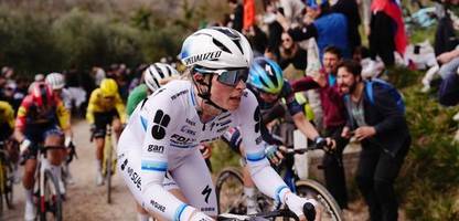 Radsport: Favoritinnen biegen bei der Strade Bianche falsch ab – Franziska Koch Dritte