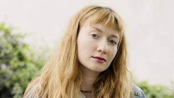 neues buch „gelbe monster“: die tragödie der frau, die einen mann schlägt