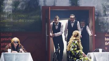 „alphabet“ im schauspielhaus: die sehnsucht nach kindheit