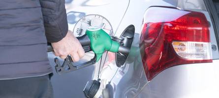 „Dann wäre der Sprit sofort 15 bis 20 Cent günstiger“: Neue Debatte um Tankrabatt