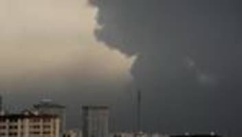 Iran-Krieg: Angriffe verdunkeln Teheran - Chamenei-Nachfolge soll stehen