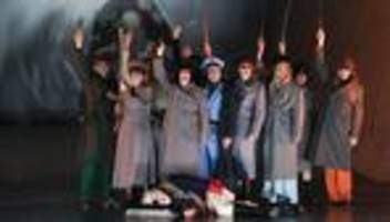 Krieg und Frieden am Theater Bremen: An der Front im Geschlechterkrieg