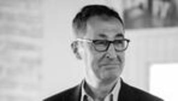 Nachrichtenpodcast: Wahllokale zu, Ausgang knapp