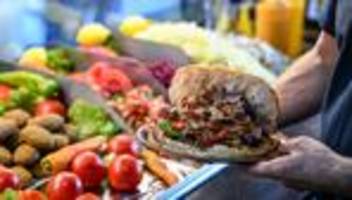 Preise am Imbissstand: Döner in Berlin wieder günstiger - zumindest punktuell