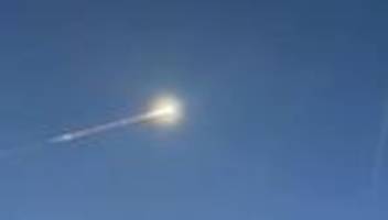 Sichtungen in Westdeutschland: Lichtspektakel - Teile eines Meteoriten beschädigen Häuser