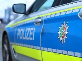 flucht in die niederlande?: metalldiebe plündern 150 gräber und stehlen urnen