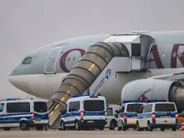 Handy-Ortung soll helfen: Bericht: Mehr als jede zweite Abschiebung scheitert