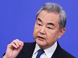 Keine Vorteile für niemanden: Chinas Außenminister kritisiert Krieg im Iran