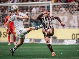 Linienrichter muss vom Platz: Eintracht Frankfurt hat weiter die Auswärtsseuche