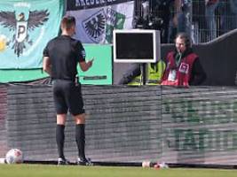 sabotage in 2. liga: vermummte preußen-fans ziehen var den stecker - und sehen trotzdem pleite