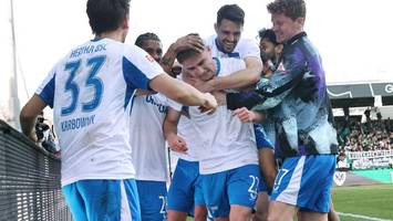 Schalke-Rivale patzt überraschend – ein anderer ergreift den letzten Strohhalm