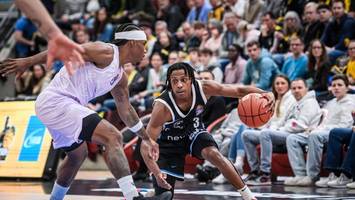 lila statt grün: hamburg towers gehen am wahlabend in baden-württemberg leer aus