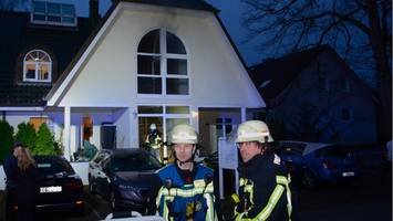 Sofa in Brand: Nachbarn retten Vater und seine kleine Tochter