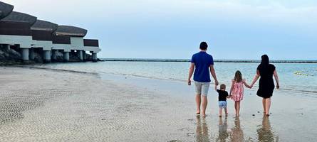 „wir wollen nur weg hier!“ junge familie sitzt mit zwei kindern in dubai fest