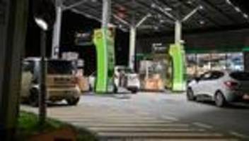 hohe benzinpreise in europa: kroatien und ungarn führen preisdeckel für benzin ein