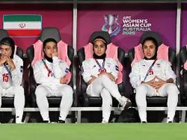 Droht Tod nach Hymnen-Vorfall?: Trump mischt sich ein: Iran-Spielerinnen bekommen Asyl in Australien