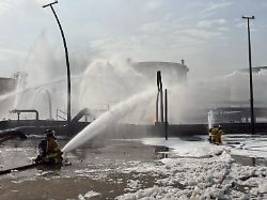 golfstaat meldet viele verletzte: iran greift bahrainische insel und Ölraffinerie an