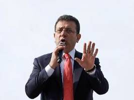 Prozess beginnt mit Applaus : Erdogan-Gegner Imamoglu drohen über 2000 Jahre Haft