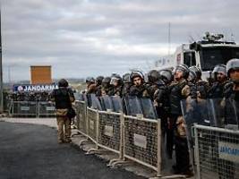 Tumulte zum Prozessstart: Richter lässt Saal nach Imamoglu-Forderung räumen