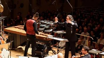 Konzerthaus: Von mythischen Sängern und fliegenden Plastikflaschen
