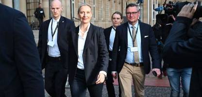 AfD nach der Landtagswahl: Erst lästert Alice Weidel über die Anwesenden. Dann beginnt sie zu essen