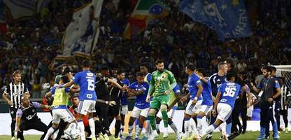 brasilien: fußball-finale zwischen cruzeiro und atlético mineiro endet in massenschlägerei und mit 23 roten karten