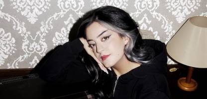 Comedienne Parshad Esmaeili und ihr Buch »Papa weg. Mama müde. Ich laut«