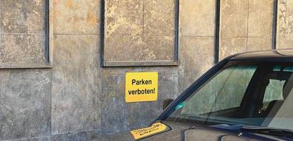 München: Halterin von falsch geparktem Auto trägt Mitschuld an Unfall