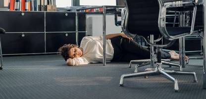 nickerchen am arbeitsplatz: die rechtlichen folgen vom schläfchen im job