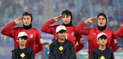 iranische fußballerinnen asien-cup: trump schaltet sich ein, fünf spielerinnen suchen wohl asyl