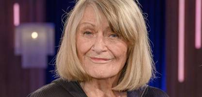 Schauspielhaus Hamburg: Mehrere Personen stürmen Bühne während Lesung mit Alice Schwarzer