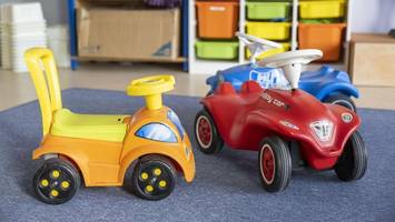 ice rast mit 150 km/h drüber – bobbycar zerschellt auf den schienen