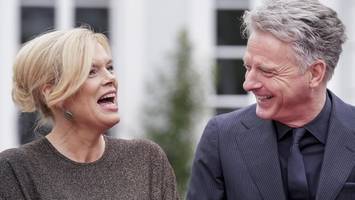 julia klöckner ruft jörg pilawa während job auf der bühne an – lacher in hamburg