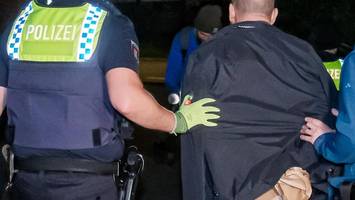 Verurteilte Straftäter fliegen in Altona auf – Mann muss gefesselt werden