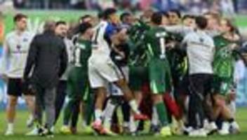 Fußball-Bundesliga: Rote Karte: VfL-Ersatzkeeper Müller ein Spiel gesperrt