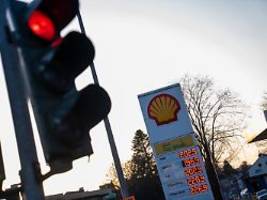 Inflation steigt und bremst: Wirtschaftsforscher senken wegen Nahost-Krieg wohl BIP-Prognose